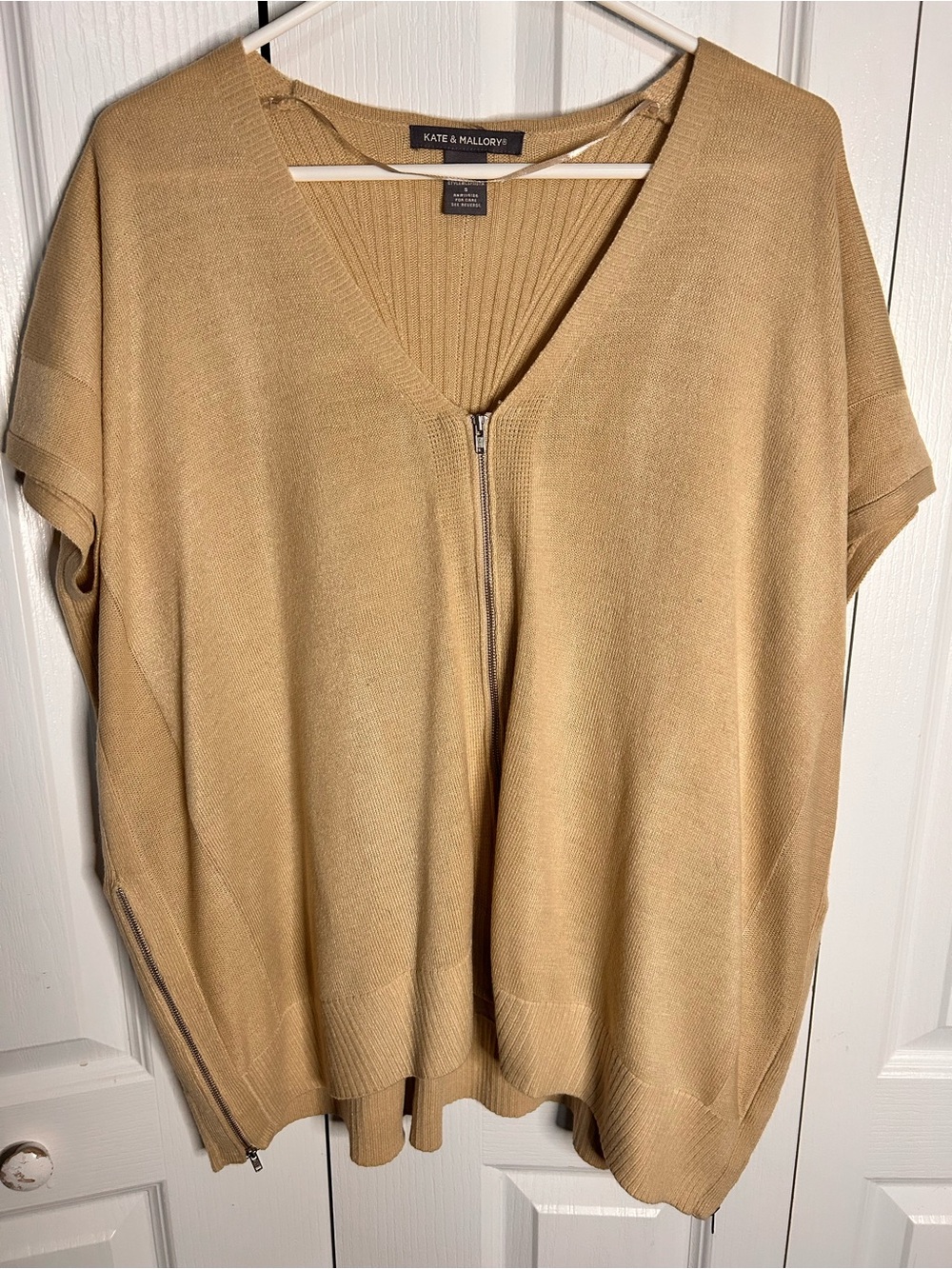 Kate & Mallory Women’s Size Small Acyclic Tan Short-Sleeve Zip Front Sweater Top